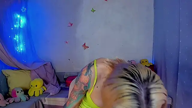 LickLizzy online show from November 2025 09:47:01 PM