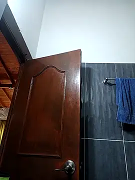 LunaZambrano online show from September 2025 04:43:01 PM