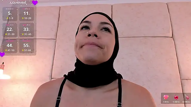 aisha vs online show from February 2025 12:03:02 PM