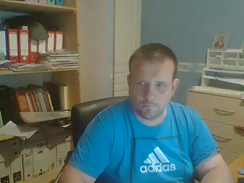 manubm03 online show from April 2026 08:21:01 PM