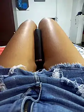 annie-19 online show from January 2025 09:28:01 PM