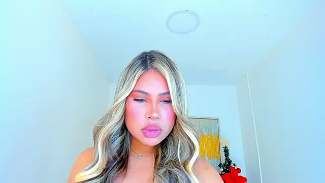 Snapshot of Carlota_peach chatting on December 2024 03:13:02 PM Carlota peach online show from December 2024 03:13:02 PM