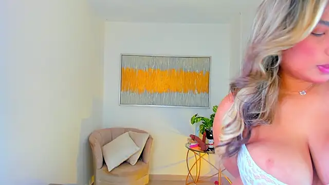 Snapshot of Carlota_peach chatting on January 2025 02:59:01 AM Carlota peach online show from January 2025 02:59:01 AM