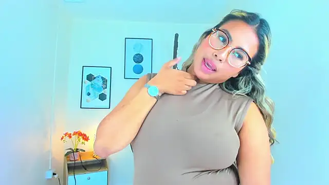 Snapshot of Carlota_peach chatting on March 2025 03:10:02 AM Carlota peach online show from March 2025 03:10:02 AM