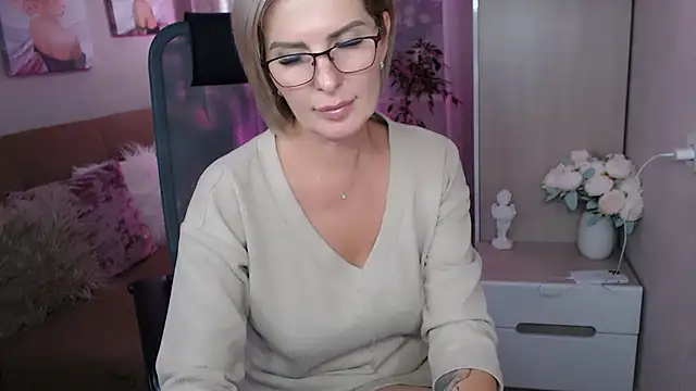 sensualEmilia online show from December 2024 04:58:01 PM