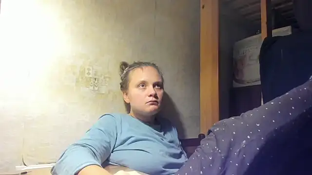 Snapshot of FrumCake chatting on December 2024 01:25:01 AM FrumCake online show from December 2024 01:25:01 AM