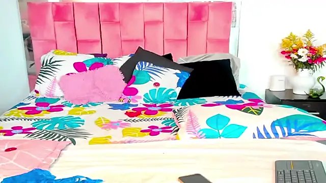 the queen aleja online show from October 2025 12:28:02 PM