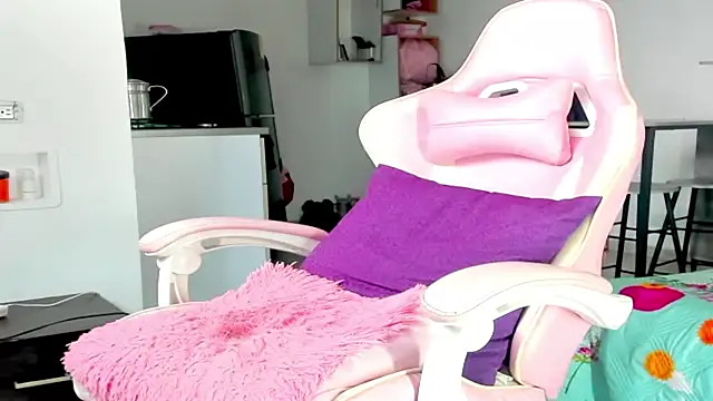 the queen aleja online show from December 2025 12:14:01 PM