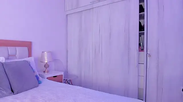 mia hank online show from October 2025 11:44:02 AM