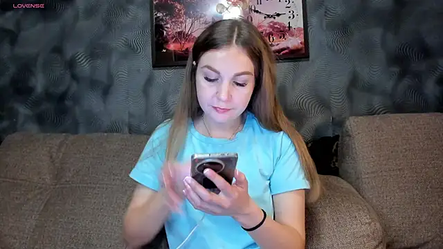 Snapshot of CassieMils chatting on November 2025 04:18:02 PM CassieMils online show from November 2025 04:18:02 PM