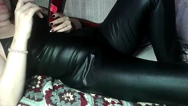 Alma Evelynne online show from December 2025 09:48:01 AM