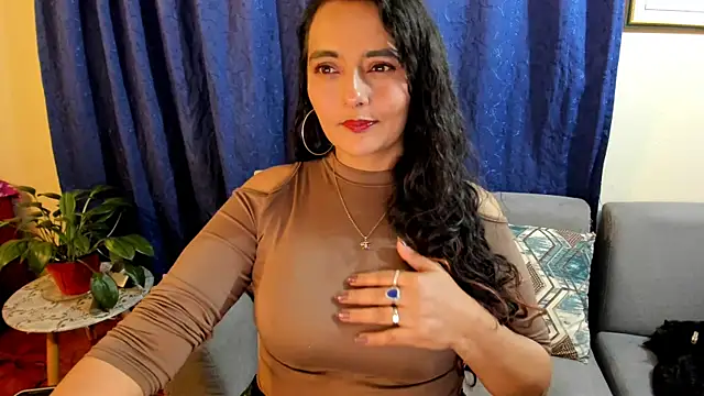 Snapshot of emma_luxy chatting on January 2025 05:56:01 AM emma luxy online show from January 2025 05:56:01 AM