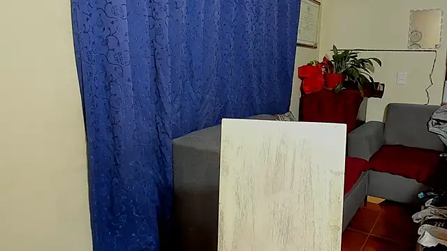 Snapshot of emma_luxy chatting on September 2025 11:43:01 PM emma luxy online show from September 2025 11:43:01 PM