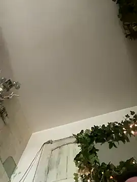 Snapshot of Tomthelong chatting on October 2025 05:54:01 PM Tomthelong online show from October 2025 05:54:01 PM