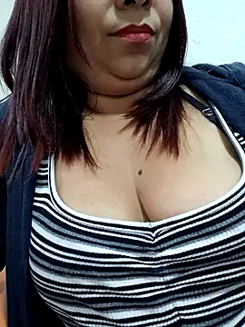 Snapshot of Alyona21 chatting on December 2024 11:35:02 PM Alyona21 online show from December 2024 11:35:02 PM