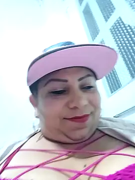 Snapshot of Alyona21 chatting on December 2024 01:13:01 AM Alyona21 online show from December 2024 01:13:01 AM