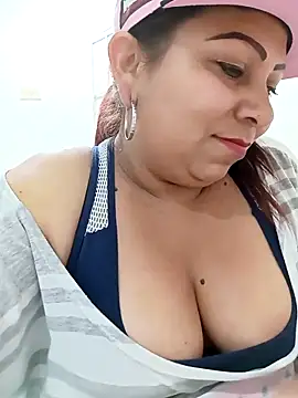 Snapshot of Alyona21 chatting on February 2025 11:33:02 PM Alyona21 online show from February 2025 11:33:02 PM