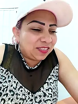 Snapshot of Alyona21 chatting on March 2025 10:05:02 PM Alyona21 online show from March 2025 10:05:02 PM