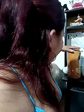 Snapshot of Alyona21 chatting on October 2025 01:39:01 AM Alyona21 online show from October 2025 01:39:01 AM