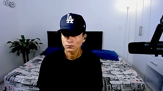 Snapshot of Eiden_allenx chatting on December 2024 02:12:01 PM Eiden allenx online show from December 2024 02:12:01 PM