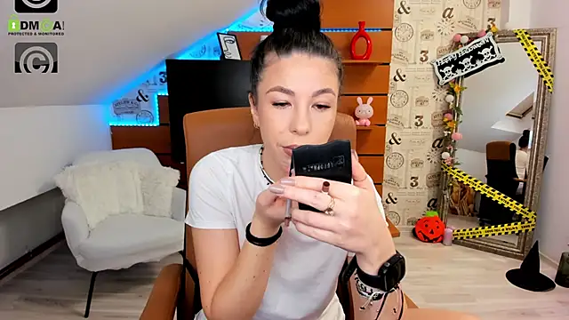 EmillyTaylor online show from October 2025 04:37:01 AM