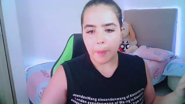 Snapshot of _alicia_z chatting on January 2025 06:02:01 PM alicia z online show from January 2025 06:02:01 PM