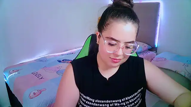 Snapshot of _alicia_z chatting on February 2025 06:28:01 PM alicia z online show from February 2025 06:28:01 PM