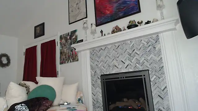 AuroraWillows online show from March 2025 10:52:01 AM