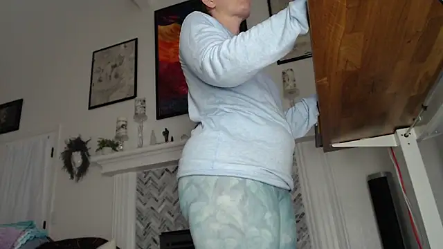 AuroraWillows online show from December 2025 12:20:01 PM