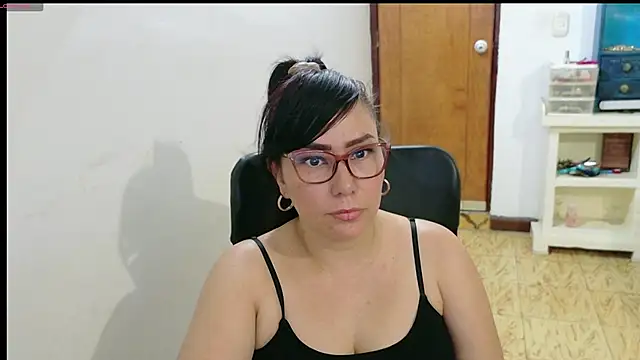 hottplay online show from November 2025 03:58:02 PM