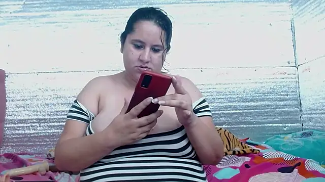 Snapshot of EMILY-NESSA chatting on February 2025 10:25:01 PM EMILY-NESSA online show from February 2025 10:25:01 PM