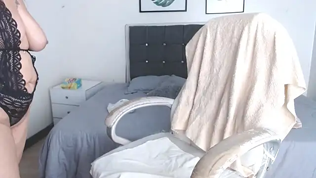 selena yourmilf online show from April 2026 02:34:01 PM