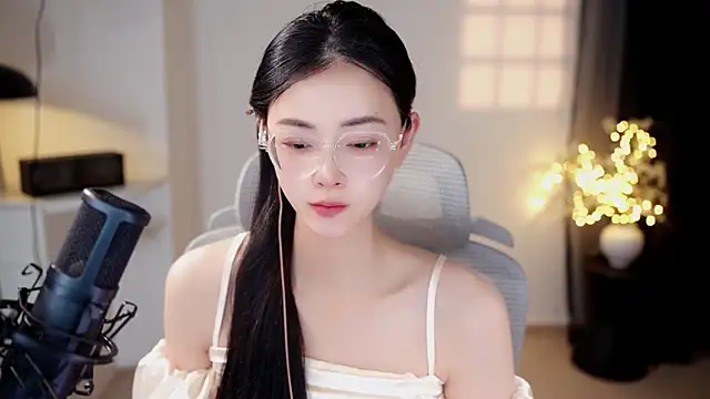 Snapshot of Ocean--Lili chatting on July 2026 02:19:01 PM Ocean--Lili online show from July 2026 02:19:01 PM