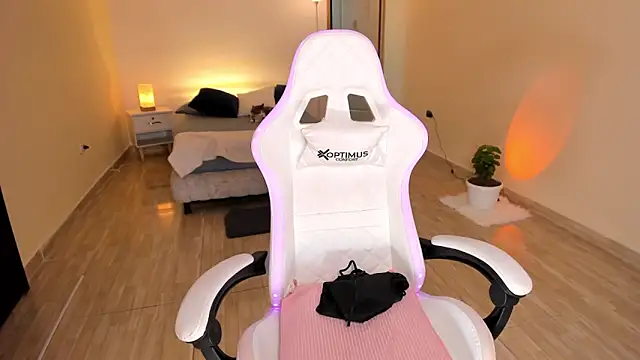 carleee winter online show from January 2025 04:31:02 AM