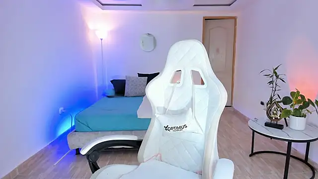 carleee winter online show from April 2026 12:19:01 AM