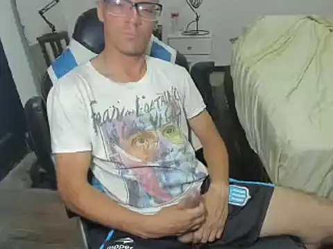 Snapshot of guachin_hunk chatting on December 2024 04:31:02 AM guachin hunk online show from December 2024 04:31:02 AM