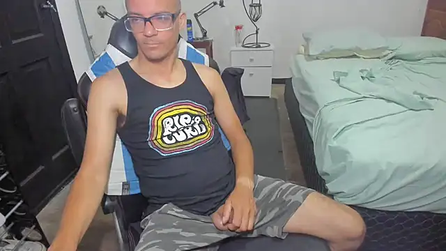 Snapshot of guachin_hunk chatting on January 2025 03:14:01 AM guachin hunk online show from January 2025 03:14:01 AM