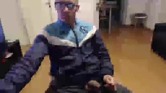 Snapshot of guachin_hunk chatting on May 2026 08:14:02 PM guachin hunk online show from May 2026 08:14:02 PM