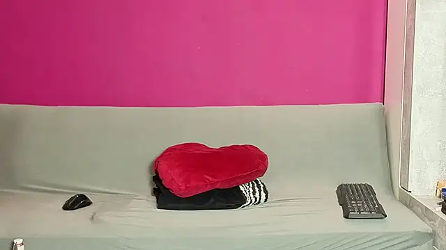 Young Strawberryy online show from October 2025 08:04:01 AM