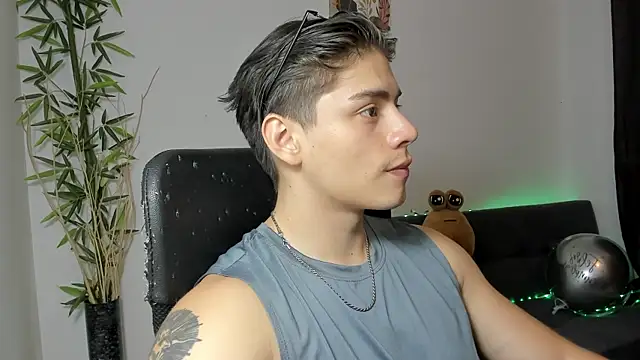 Giordano Russo online show from January 2025 10:38:01 PM