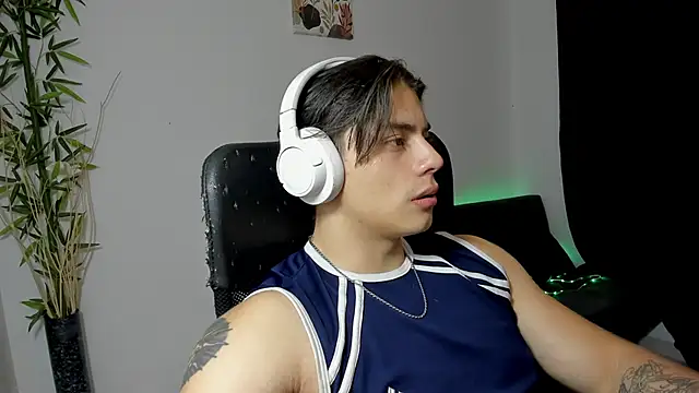 Giordano Russo online show from February 2025 11:39:01 PM