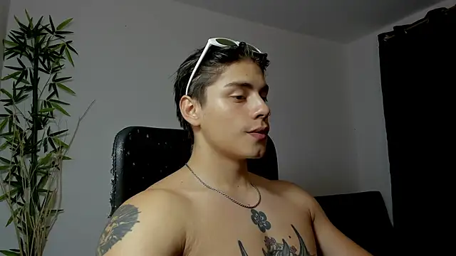 Giordano Russo online show from February 2025 11:58:02 PM