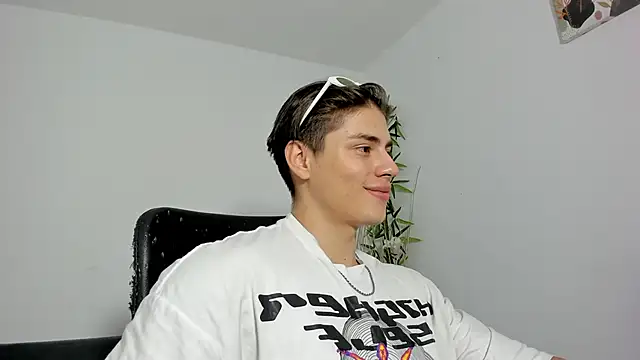 Giordano Russo online show from March 2025 11:50:02 PM