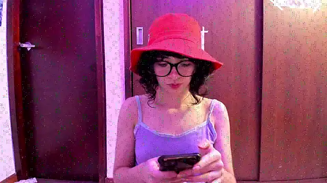 Snapshot of _Lunnaa_ chatting on October 2025 11:58:01 PM  Lunnaa  online show from October 2025 11:58:01 PM