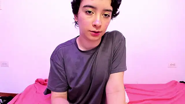 Snapshot of _Lunnaa_ chatting on July 2026 02:40:01 AM Lunnaa online show from July 2026 02:40:01 AM