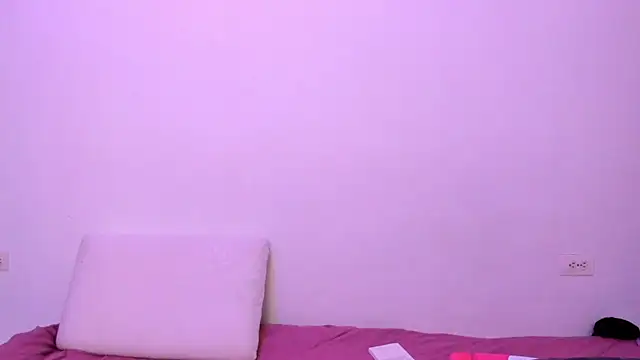 Snapshot of _Lunnaa_ chatting on July 2026 01:15:02 AM Lunnaa online show from July 2026 01:15:02 AM