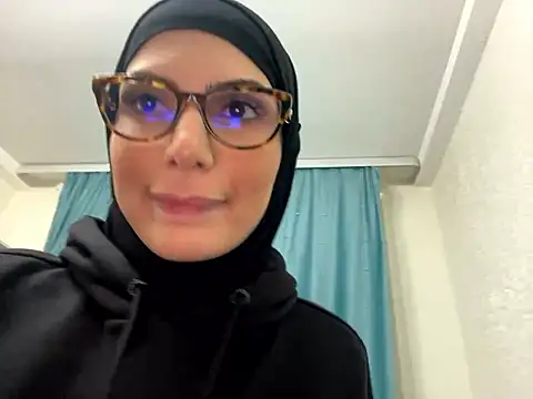 Snapshot of GumusGuray chatting on December 2024 12:35:01 AM GumusGuray online show from December 2024 12:35:01 AM