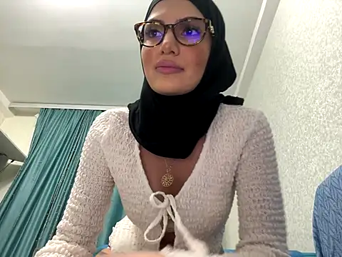 Snapshot of GumusGuray chatting on December 2024 02:02:02 AM GumusGuray online show from December 2024 02:02:02 AM