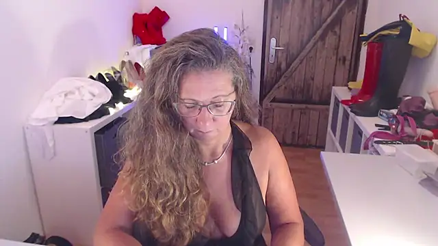 Snapshot of GeilesLuder75 chatting on August 2026 11:24:02 AM GeilesLuder75 online show from August 2026 11:24:02 AM