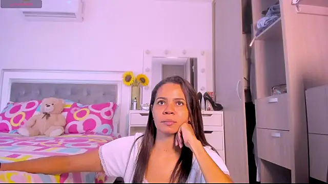 Snapshot of sharonDulce chatting on May 2026 04:28:02 AM sharonDulce online show from May 2026 04:28:02 AM